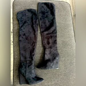Women’s suede boots size 6